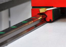 linear guide 260x185 - Machine de découpe laser à fibre pour tôles | OMNICNC