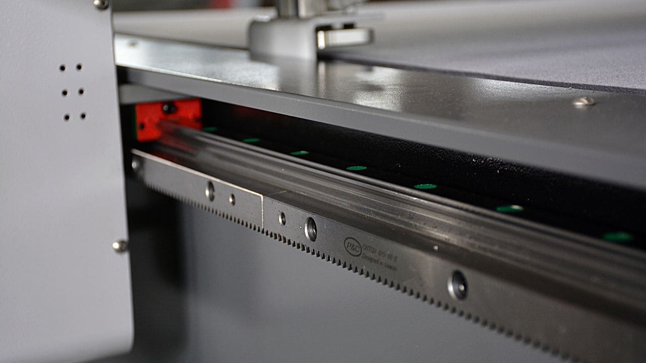 5 2 - Digital Cutting Machine -Conveyor Table